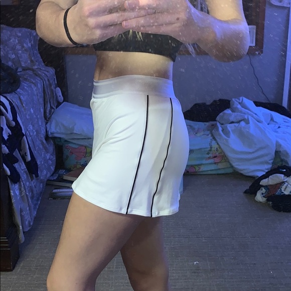 White nike athletic squart - Picture 6 of 8